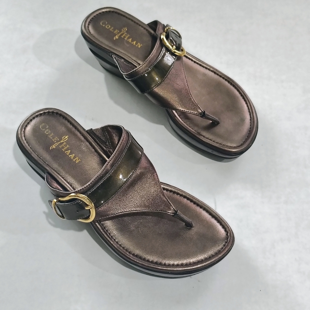 Cole Haan Women's Brown Leather Thong  Sandals with Gold Buckle Size 7B